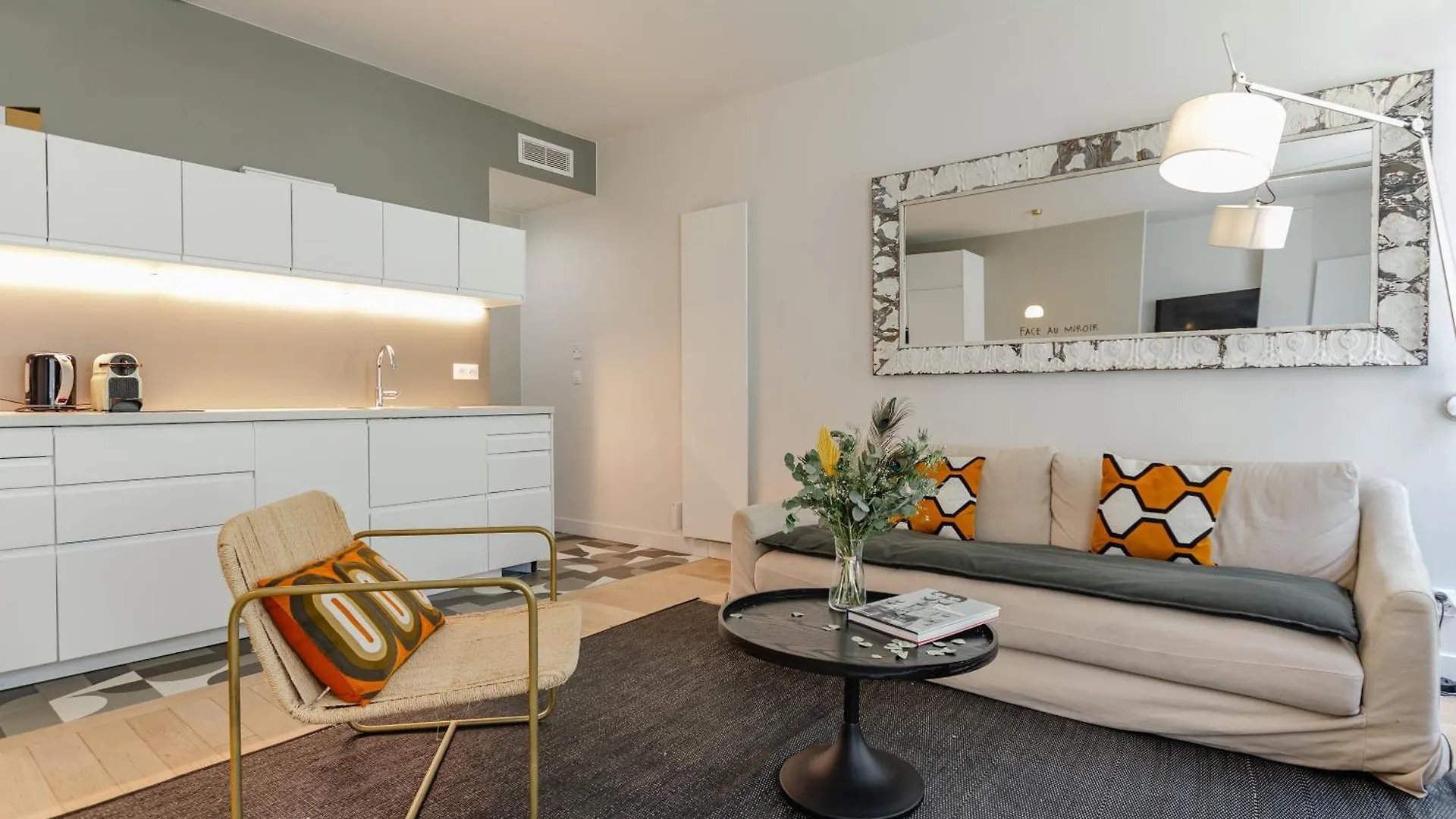 Apartment Parisian L Marais Paris