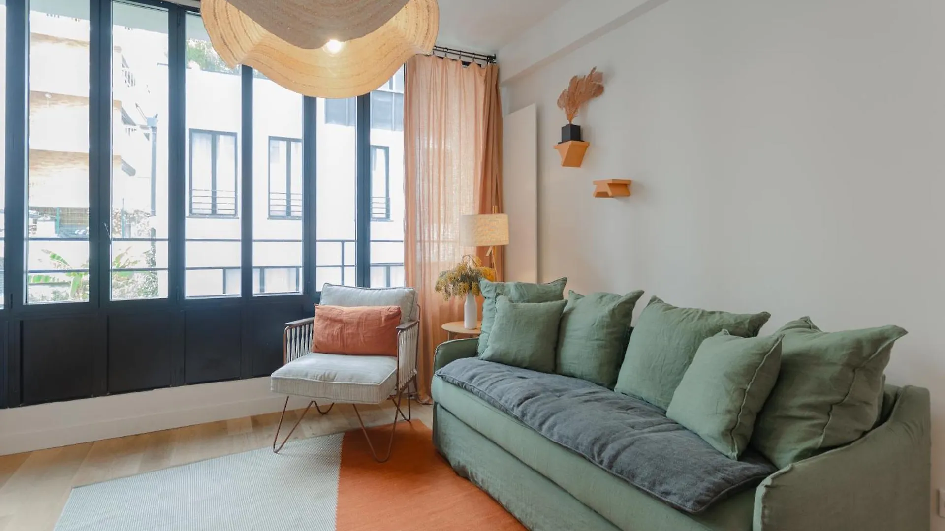 Parisian L Marais Apartment *